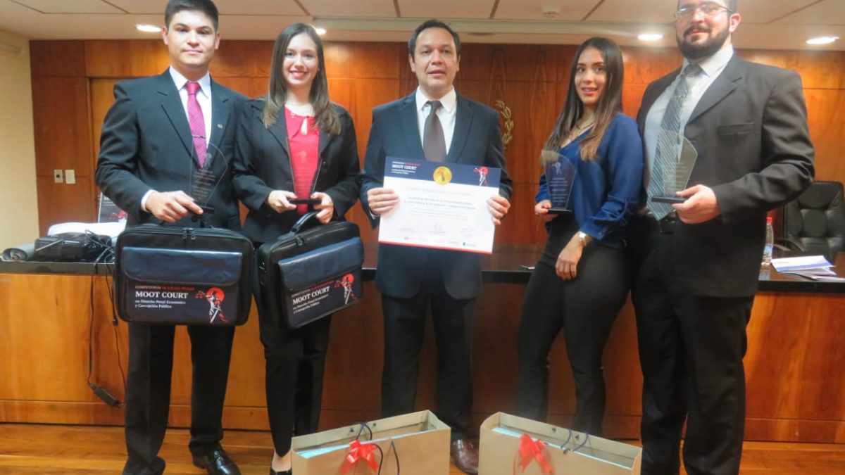 Estudiantes de la UC Concepción ganan competencia interuniversitaria de litigación penal