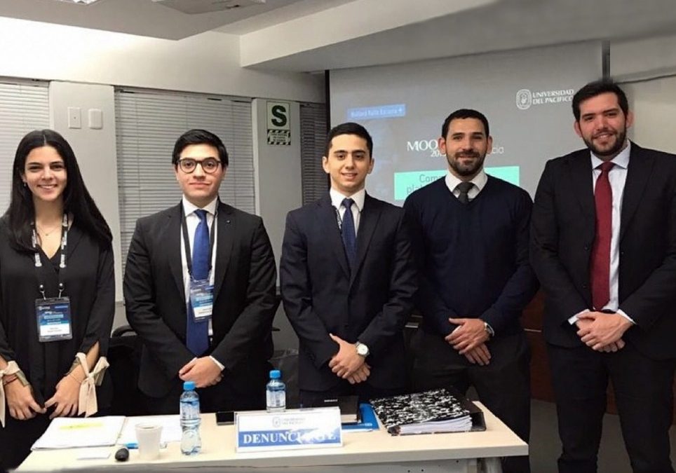 Estudiantes de la UC participaron de torneo de debates sobre Libre Competencia en Perú