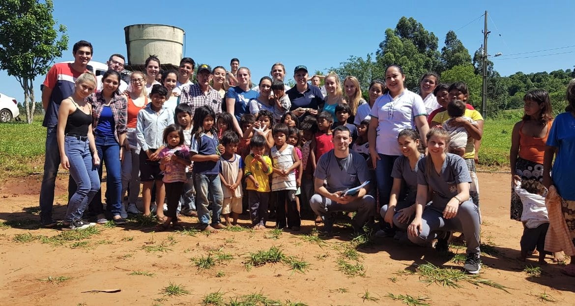 Estudiantes visitan comunidad indígena de Itapúa para servicios de extensión
