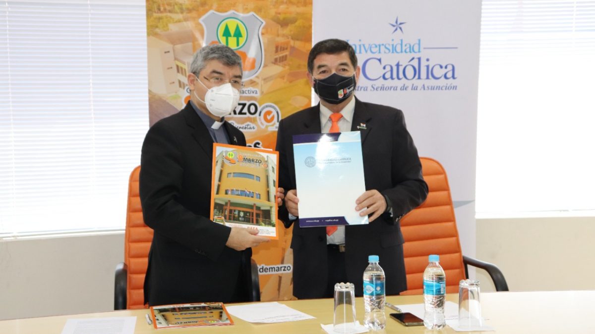 Universidad Católica y Cooperativa 8 de marzo firman acuerdo de cooperación