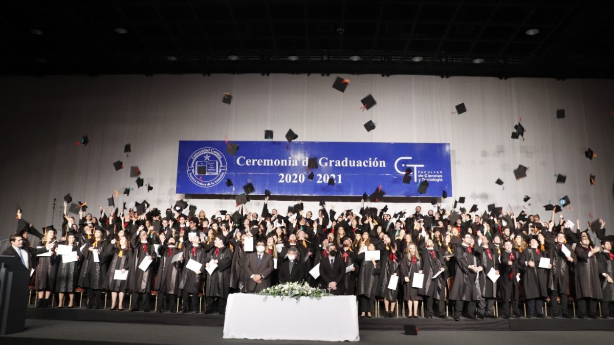 Graduación de la Promoción 2020 de la Facultad de Ciencias y Tecnología del Campus Asunción