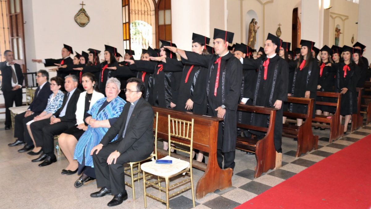 Ceremonia de graduación de la Facultad de Ciencias Jurídicas del Campus Guairá
