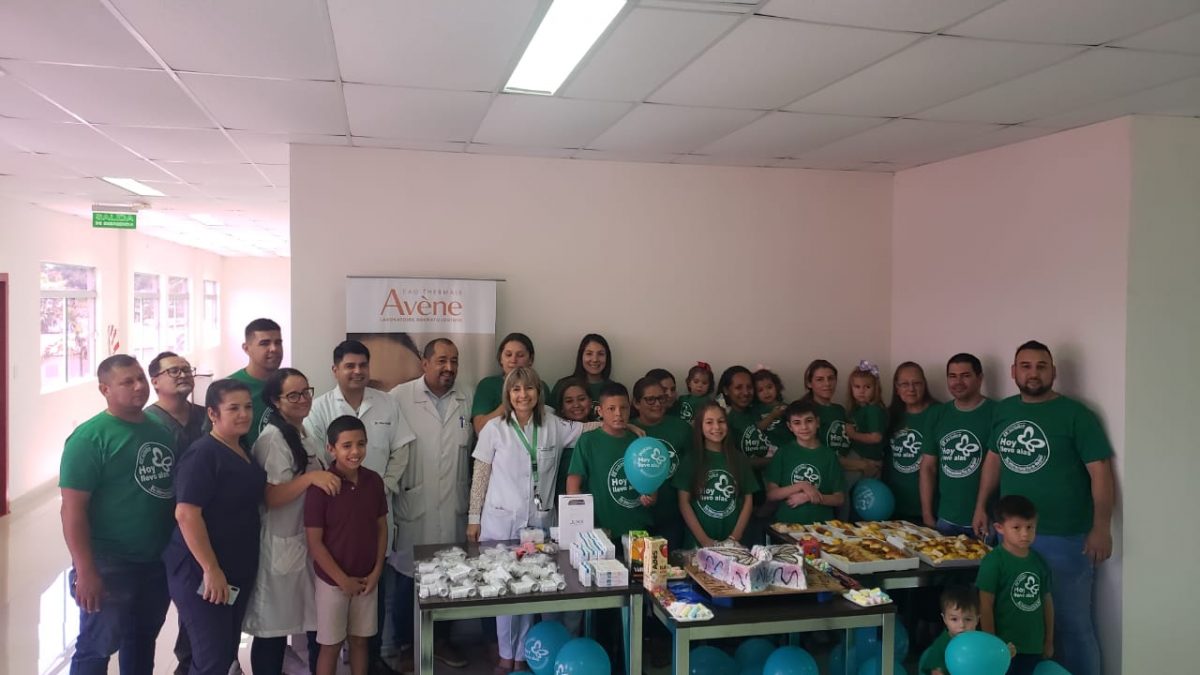 Estudiantes de Medicina visitaron Hospital Acosta Ñu para asistir a niños afectados por epidermólisis bullosa
