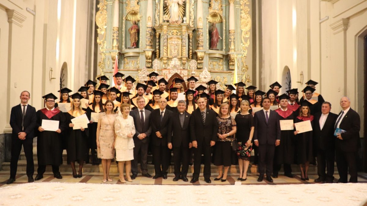 Ceremonia de graduación de la Facultad de Ciencias Jurídicas del Campus Asunción