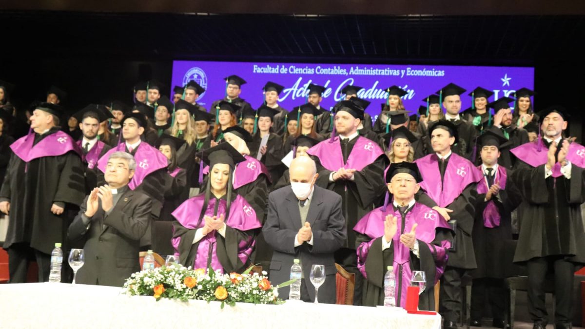 Ceremonia de graduación de la Facultad de Ciencias Contables, Administrativas y Económicas