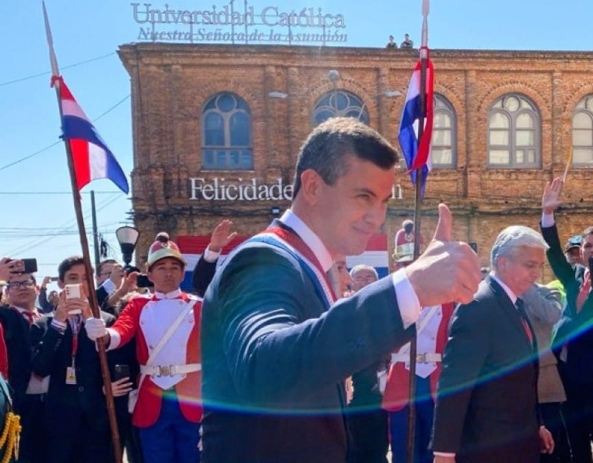 Santiago Peña, egresado de la Universidad Católica asume la Presidencia de la República del Paraguay