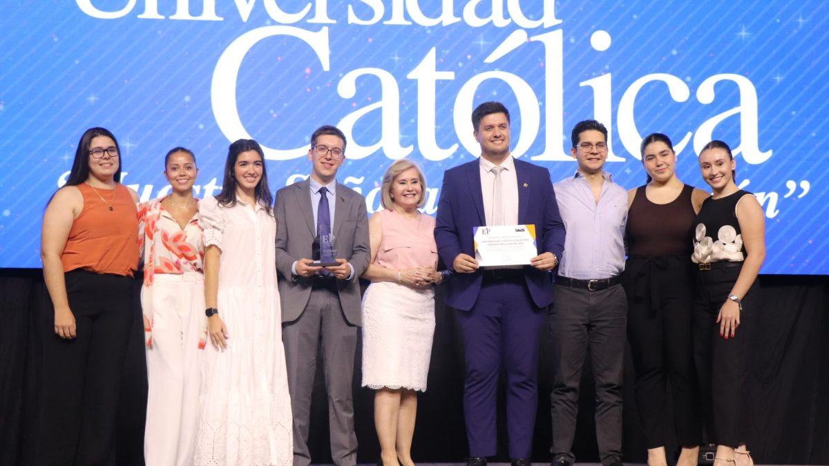 Universidad Católica es galardonada con el Premio Empresa Proveedora